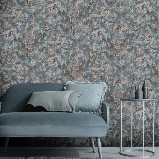 Elegáns virágmintás designer tapéta – természet ihlette pasztell kék árnyalatban