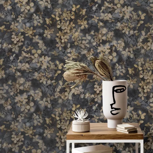 Elegáns virágmintás tapéta – természet ihlette sötét kék  és barna  árnyalatban