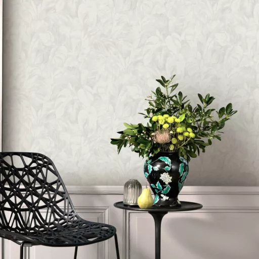 Trópusi  levél mintás tapéta fehér  színben  – botanikus, jungle stílusú designer tapéta modern faldekorációhoz