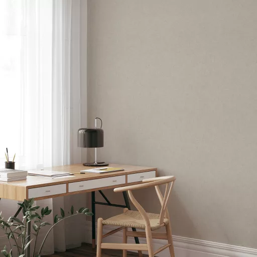 Taupe színű textil hatású tapéta – elegáns struktúrált tapéta modern enteriőrbe