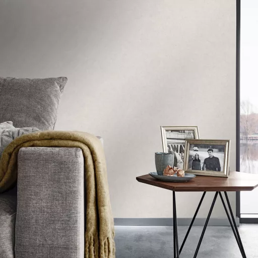 Krém színű textil hatású tapéta – elegáns struktúrált tapéta modern enteriőrbe