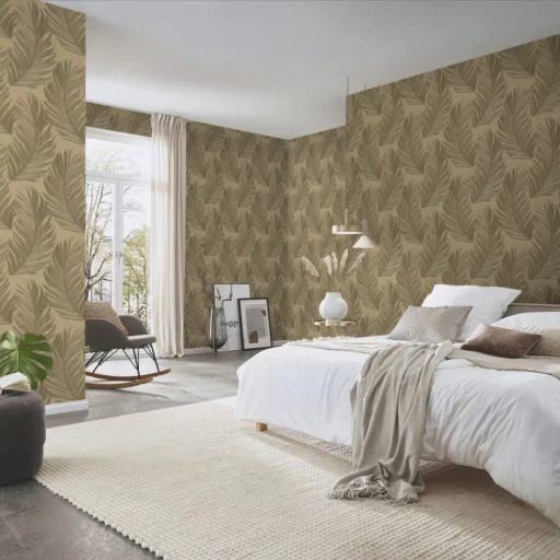 Elegáns ,lágy vonalvezetésű tapéta  toll motívummal arany árnyalataban 