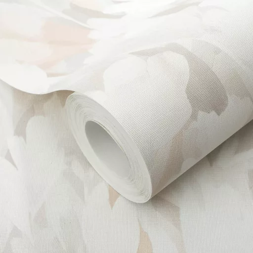 Pasztell virágmintás tapéta finom bézs, krém, szürke  árnyalatokkal – elegáns megjelenés nappaliba és hálószobába