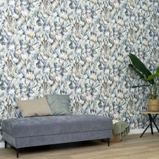 Aquarell  virágmintás tapéta barna-krém-kék -lila árnyalatokkal – elegáns megjelenés nappaliba és hálószobába