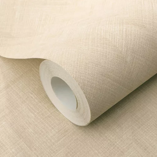 Modern meleg beige halszálka mintás tapéta finom textúrával és természetes megjelenéssel – elegáns megjelenés minden helységbe