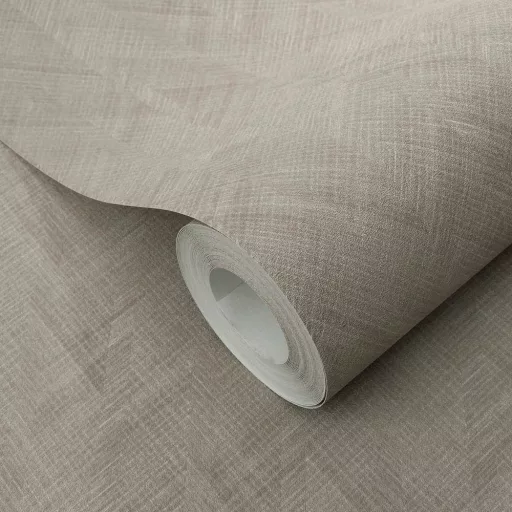 Modern meleg barna halszálka mintás tapéta finom textúrával és természetes megjelenéssel – elegáns megjelenés minden helységbe