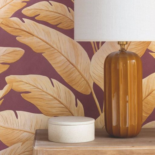 Trópusi levél mintás dekor tapéta – modern botanikus faldekoráció bordó-krém tónusokkal