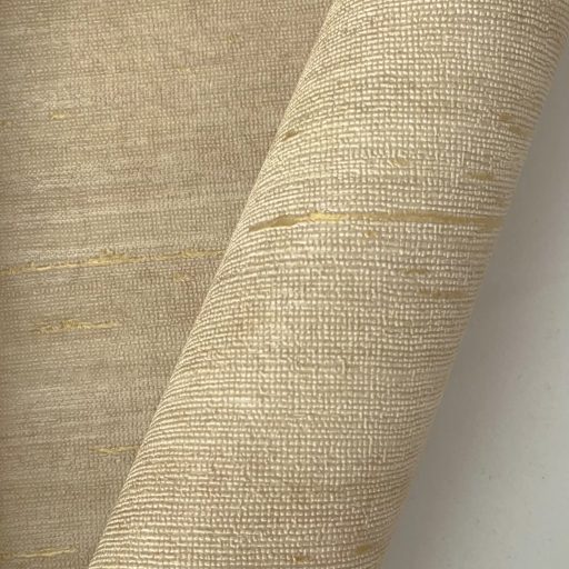 Elegáns textilhatású tapéta arany részletekkel, karamell színben