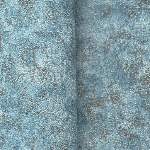 Modern betonhatású tapéta – struktúrált, letisztult kék-arany színben