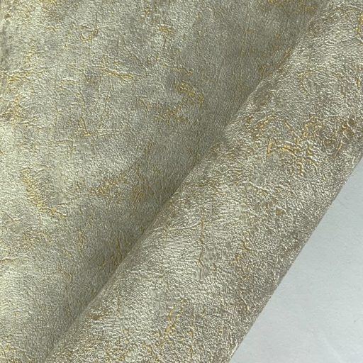 Modern betonhatású tapéta – struktúrált, letisztult barna-arany színben