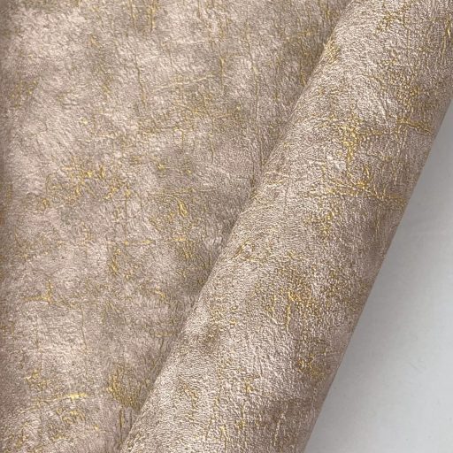 Modern betonhatású tapéta – struktúrált, letisztult terrakotta-arany színben