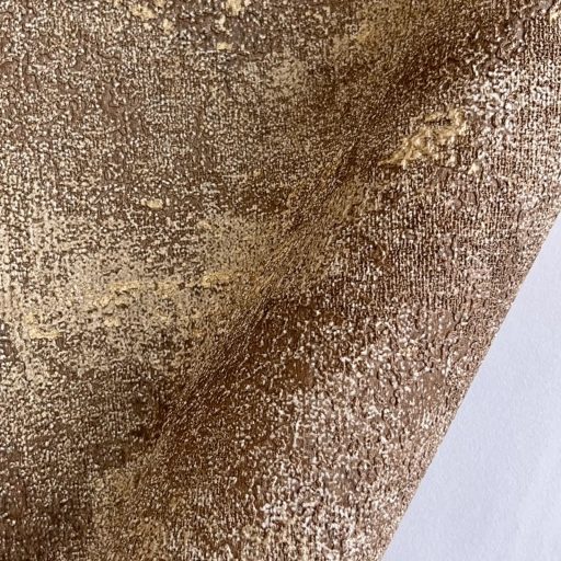 Prémium betonhatású tapéta – modern festett fal effekt design,pasztell barna-arany színben