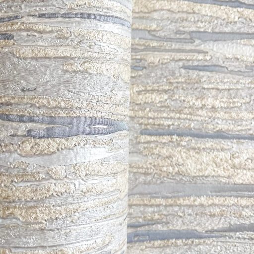 Különleges design tapéta vízszintes irányú, rétegzett struktúrával, fehér-kékesszürke árnyalatban