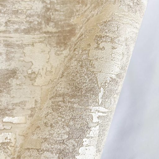 Prémium betonhatású tapéta – modern festett fal effekt design,  halvány arany színben