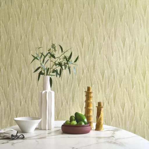 Trópusi levélmintás design tapéta – elegáns botanikus faldekoráció modern enteriőrökbe ,halvány zöld  színben