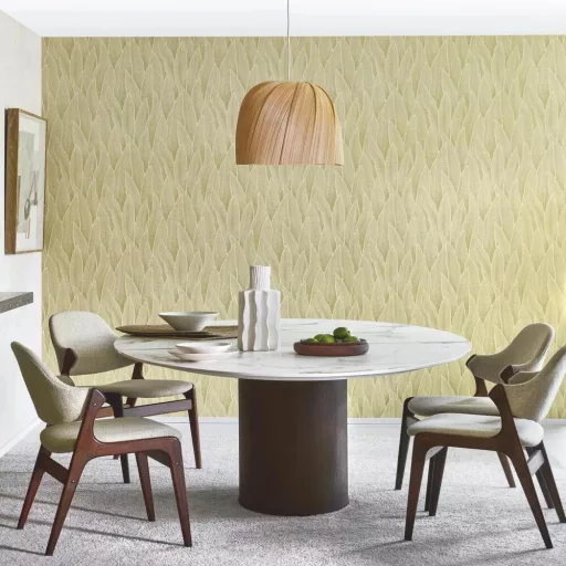 Trópusi levélmintás design tapéta – elegáns botanikus faldekoráció modern enteriőrökbe ,halvány zöld  színben