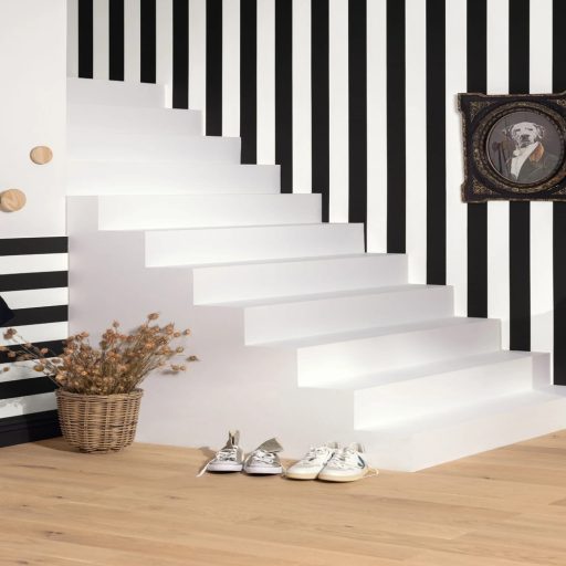 Elegáns csíkos tapéta – modern minimalista dekor tapéta szürke-fehér színben