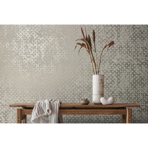 Világos greige mintás tapéta finom geometrikus motívummal – elegáns faldekoráció