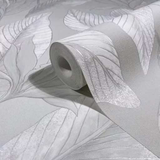 Letisztult, nagy levélmintás tapéta finom textúrával fehér,szürke kombinációval