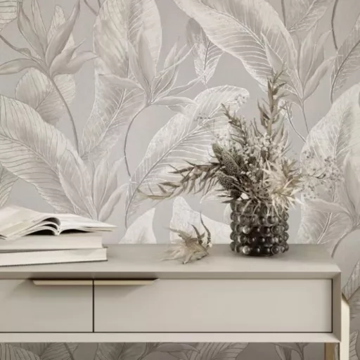 Letisztult, nagy levélmintás tapéta finom textúrával beige, szürke kombinációval