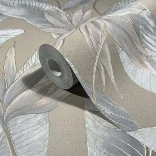 Letisztult, nagy levélmintás tapéta finom textúrával barna / szürke kombinációval