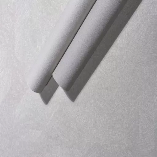 Taupe színű textil hatású tapéta – elegáns struktúrált tapéta modern enteriőrbe