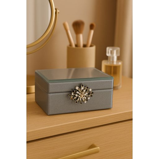 Elegáns, üvegből készült díszdoboz csillogó dísszel