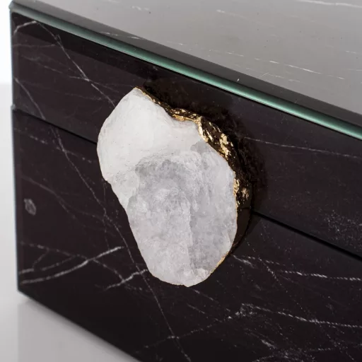 Elegáns megjelenésű, prémium ékszerdoboz különleges kristály fogantyúval modern, tároló ékszerekhezl  8,5x17x15,5