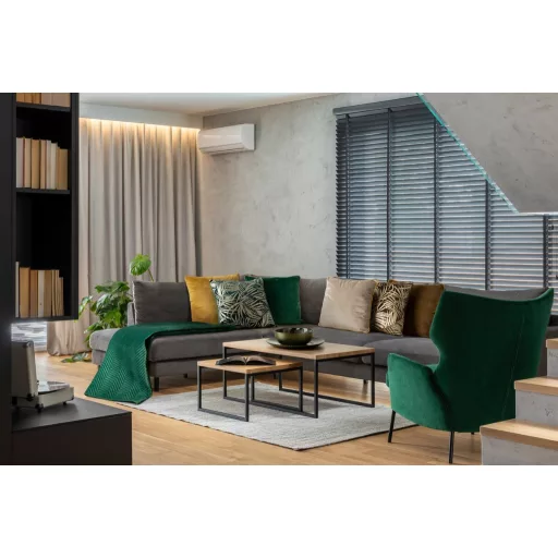 Stílusos trópusi levélmintás díszpárna huzat türkiz fekete, arany színekkel, párnabelsővel. Modern,elegáns, art-deco enteriőrök tökéletes kiegészítője.l.  45x45cm