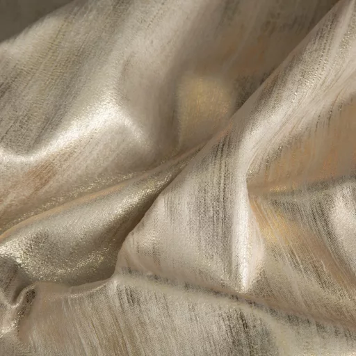Elegáns arany fényes dekorfüggöny prémium  anyagból. Fémes csillogás, exkluzív megjelenés–egyenletes ceruza ráncolóval, rúdkarnisra és sínes karnishoz ,140X270cm