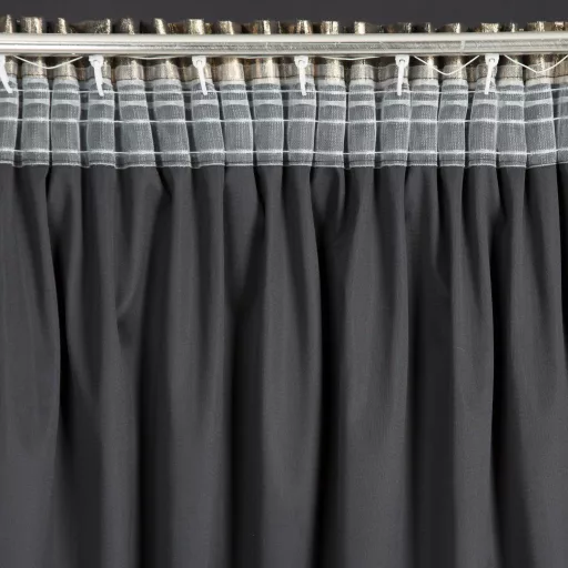 Elegáns sötétarany-fekete fényes dekorfüggöny prémium  anyagból. Fémes csillogás, exkluzív megjelenés–egyenletes ceruza ráncolóval, rúdkarnisra és sínes karnishoz ,140X270cm