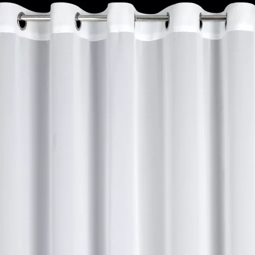 Modern fehér voile készfüggöny fém ringlikkel, fémkarikákkal, rúdkarnisra -Könnyed, áttetsző anyaga kellemes természetes fényt enged a helyiségbe, miközben elegáns megjelenést biztosít 350X250cm 