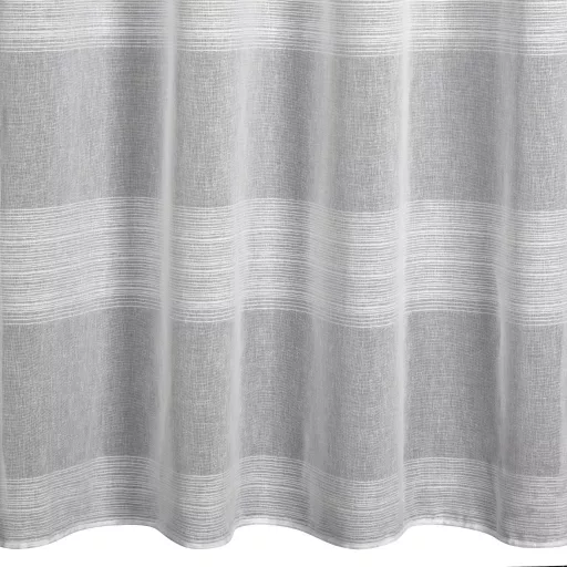 Légies megjelenésű, fehér voile készfüggöny dekoratív vízszintes csíkos betétekkel, fém ringlikkel, fémkarikákkall, rúdkarnishoz. 140X250cm  