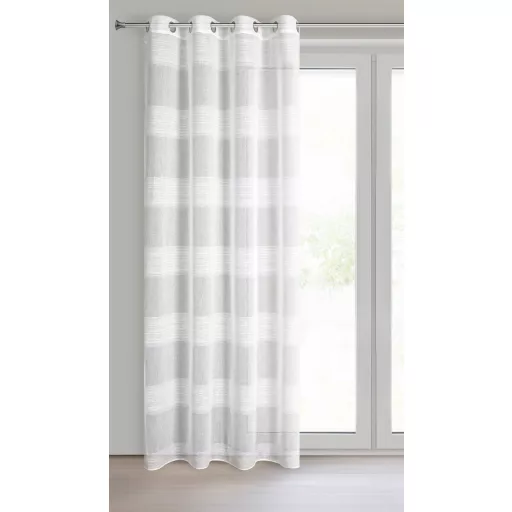 Légies megjelenésű, fehér voile készfüggöny dekoratív vízszintes csíkos betétekkel, fém ringlikkel, fémkarikákkall, rúdkarnishoz. 140X250cm  