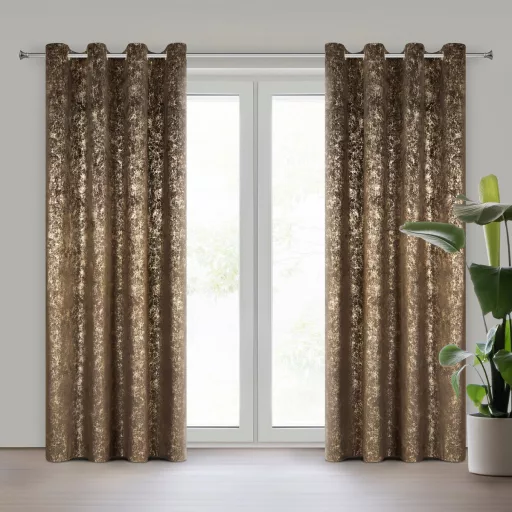 Bronz árnyalatú bársony készfüggöny ,aranyló- festett hatású mintázattal ––fém ringlivel rúdkarnishoz 140X250cm 