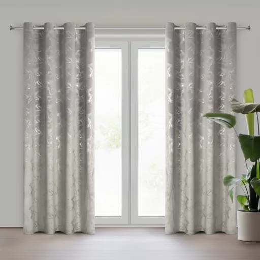 Szürke színű bársony dekorfüggöny ezüst márványmintával – Elegáns készfüggöny ––fém ringlivel rúdkarnishoz 140X250cm 
