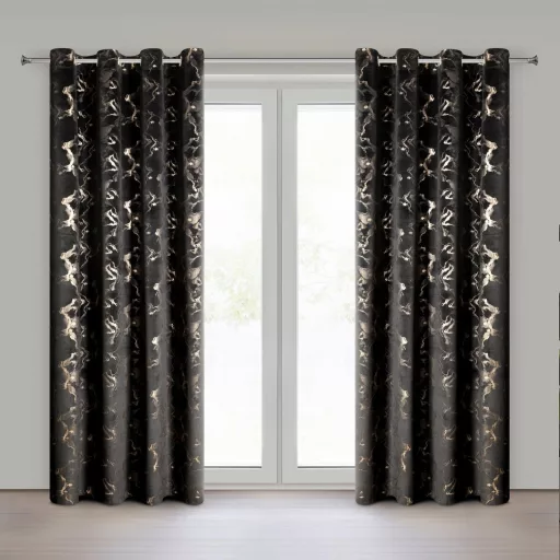 Fekete színű bársony dekorfüggöny aranyló márványmintával – Elegáns készfüggöny ––fém ringlivel rúdkarnishoz 140X250cm 