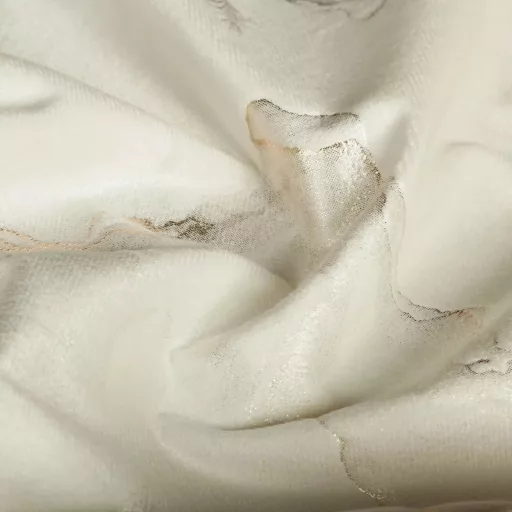 Krém színű bársony dekorfüggöny arany márványmintával – Elegáns készfüggöny ––egyenletes ceruza ráncolóval, rúdkarnisra és sínes karnisra, csipesszel és kampóval rögzíthető 140X270cm 