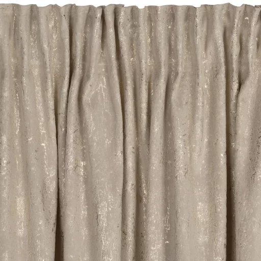 Beige árnyalatú bársony készfüggöny ,aranyló- festett hatású mintázattal ––egyenletes ceruza ráncolóval, rúdkarnisra és sínes karnisra, csipesszel és kampóval rögzíthető 140X270cm 