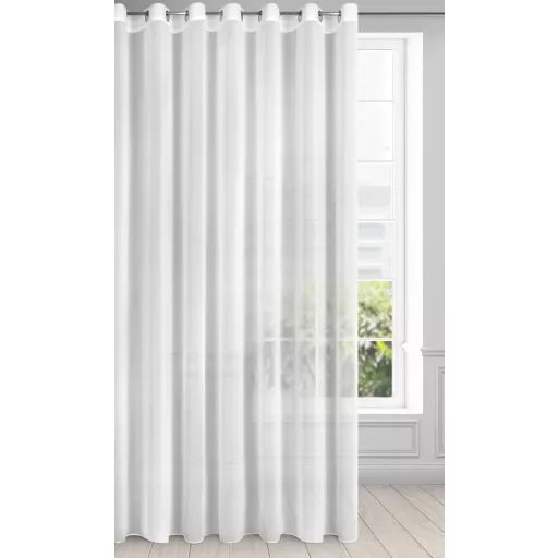 Modern fehér voile készfüggöny fém karikás kivitelben, rúdkarnisra. Könnyed, áttetsző anyaga kellemes természetes fényt enged a helyiségbe, miközben elegáns megjelenést biztosít, 140X250