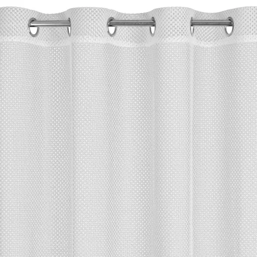 Fehér hálós mintás voile készfüggöny – modern geometrikus textúrával, fényáteresztő függöny - fémkarikákkall, rúdkarnishoz. 140X250cm 
