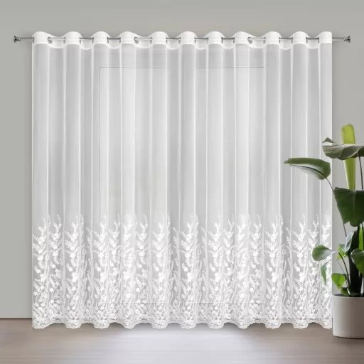 Fehér voile készfüggöny elegáns hímzett levélmintával – fényáteresztő függöny fémkarikákkall, rúdkarnishoz.300X250cm 