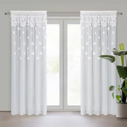 3D virágmintás fehér voile készfüggöny – elegáns, fényáteresztő függöny. Egyenletes ceruza ráncolóval, rúdkarnisra és sínes karnisra, csipesszel és kampóval rögzíthető.140X270cm 