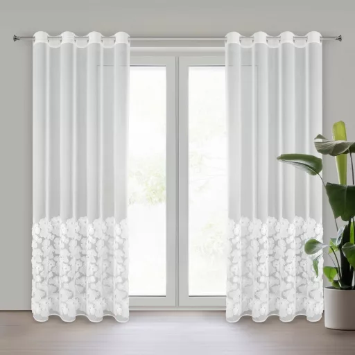 3D virágmintás fehér voile készfüggöny gyöngy díszítéssel – elegáns, fényáteresztő függöny fémkarikákkal, rúdkarnishoz. 140X270cm 