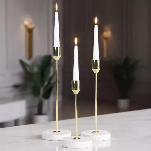 Elegáns arany színű gyertyatartó fehér márvány talppal 28cm