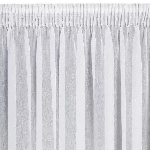 Fehér voile készfüggöny természetes szövött hatással – légies elegancia és időtlen stílus.Egyenletes ceruza ráncolóval, rúdkarnisra és sínes karnisra, csipesszel és kampóval rögzíthető. 140X270cm 