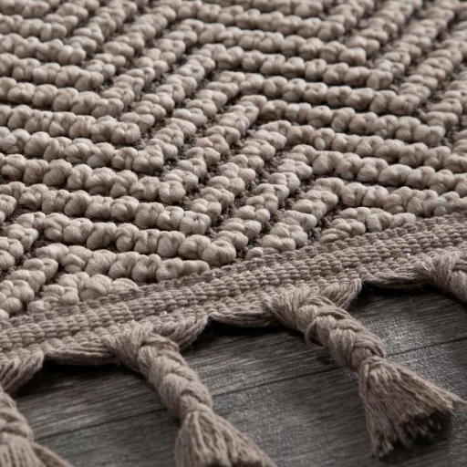 Elegáns sötétbeige színű  szőnyeg finoman kidolgozott geometrikus mintázattal és puha, kellemes tapintású felülettel –  elegáns nappali szőnyeg, texturált minimalista design ,TÖBB MÉRETBEN 13900 Ft-40000 Ft-ig 