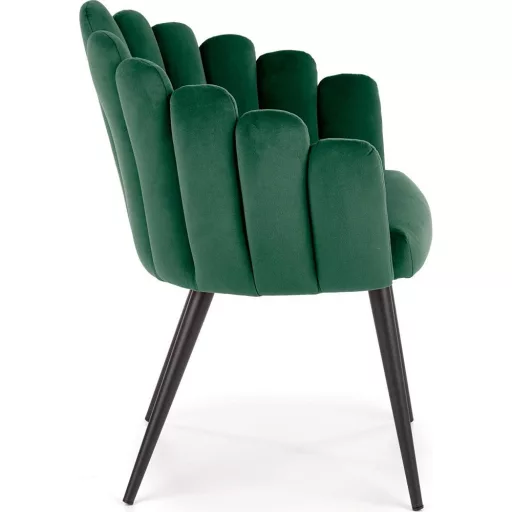 Modern zöld bársony fotelszék különleges kagyló kialakítással és fekete fém lábakkal. Elegáns megjelenés és maximális kényelem 85x62x62x50cm
