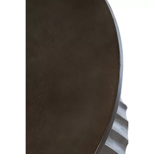 Matt sötétbarna színű dohányzó asztal lamella bordázott mintával