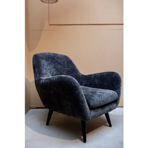 Sötétszürke lounge fotel karfákkal – modern design karosszék
